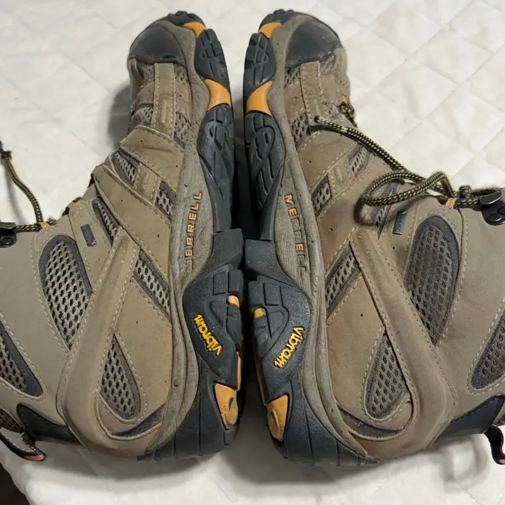 Merrell Moab Mid Hiking Boots Men's Size 11 Vibram Rubber Lug Outsole Walnut